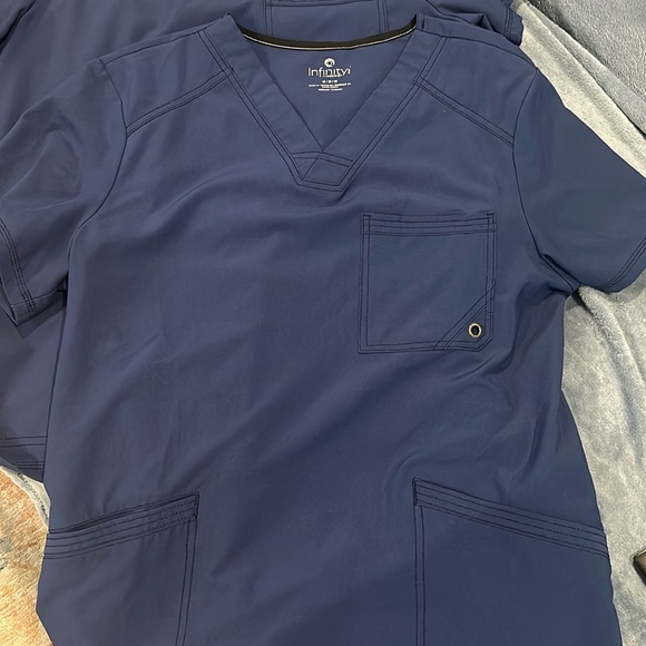 Men’s scrub tops infinity by Cherokee size medium - Picture 1 of 4